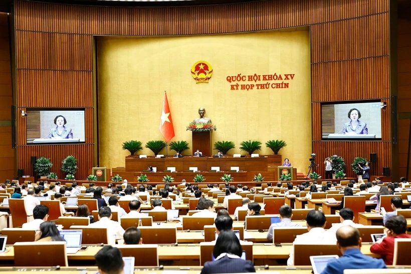 Quốc hội nghe Tờ trình và báo cáo thẩm tra về việc sắp xếp đơn vị hành chính cấp tỉnh năm 2025. (Ảnh: TTXVN)