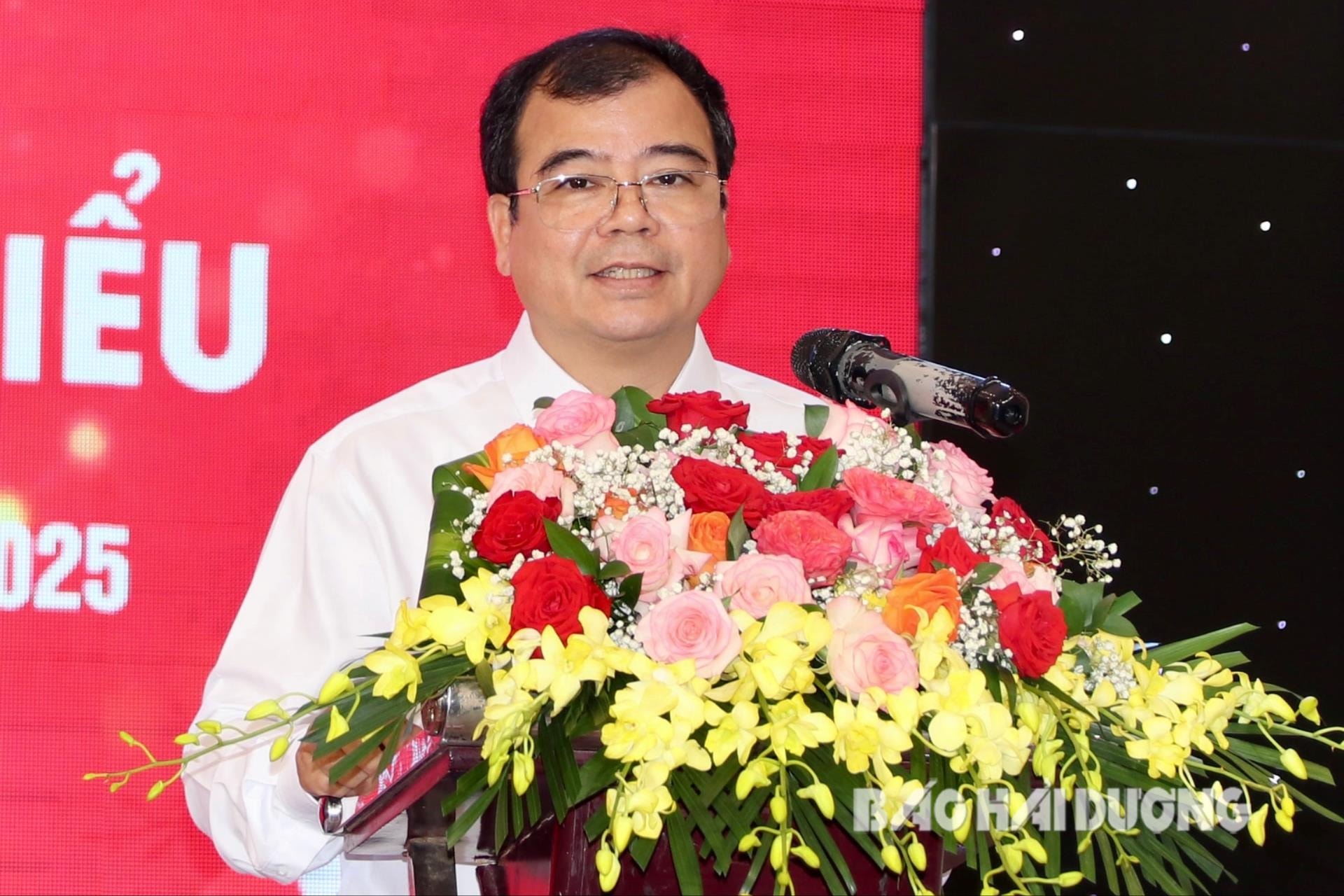 Đồng chí Nguyễn Minh Hùng, Phó Chủ tịch UBND tỉnh, Trưởng Ban Chỉ đạo vận động hiến máu tình nguyện tỉnh Hải Dương phát biểu tại lễ tôn vinh người hiến máu tình nguyện tiêu biểu năm 2025