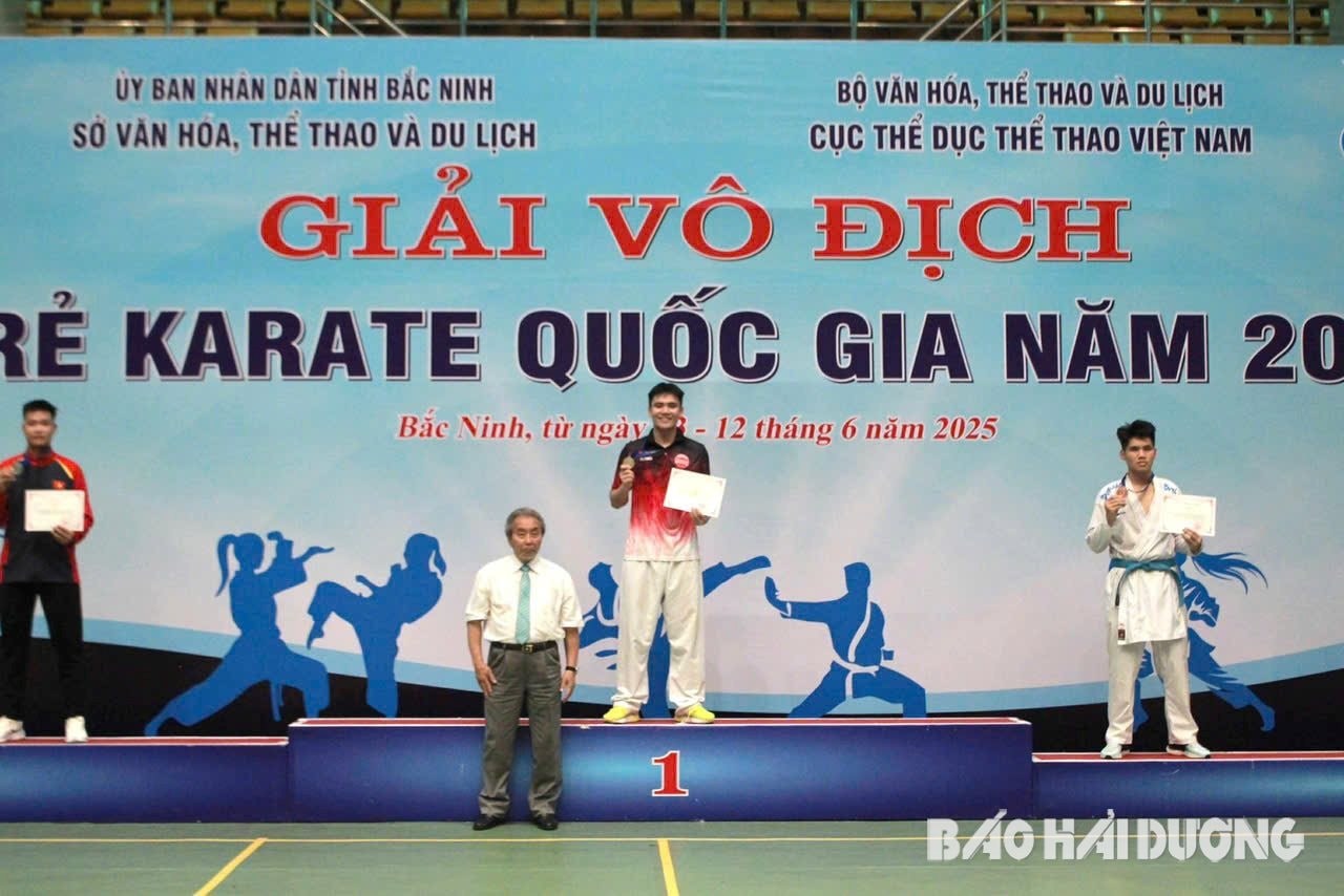 huy-chuong-vang(2).jpg