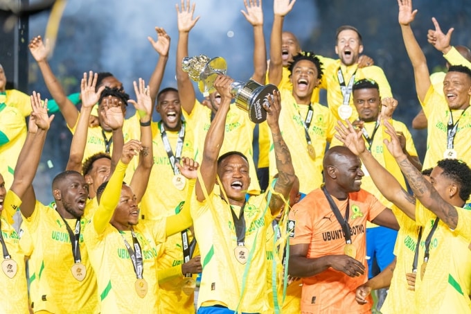 Cầu thủ Mamelodi Sundowns mừng vô địch Nam Phi mùa 2024-2025. Ảnh: Mamelodi Sundowns FC