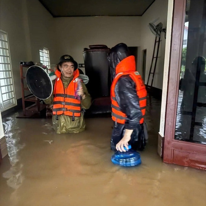 Quảng Trị: Hàng ngàn nhà dân bị ngập lụt, giao thông nhiều nơi tê liệt- Ảnh 2.