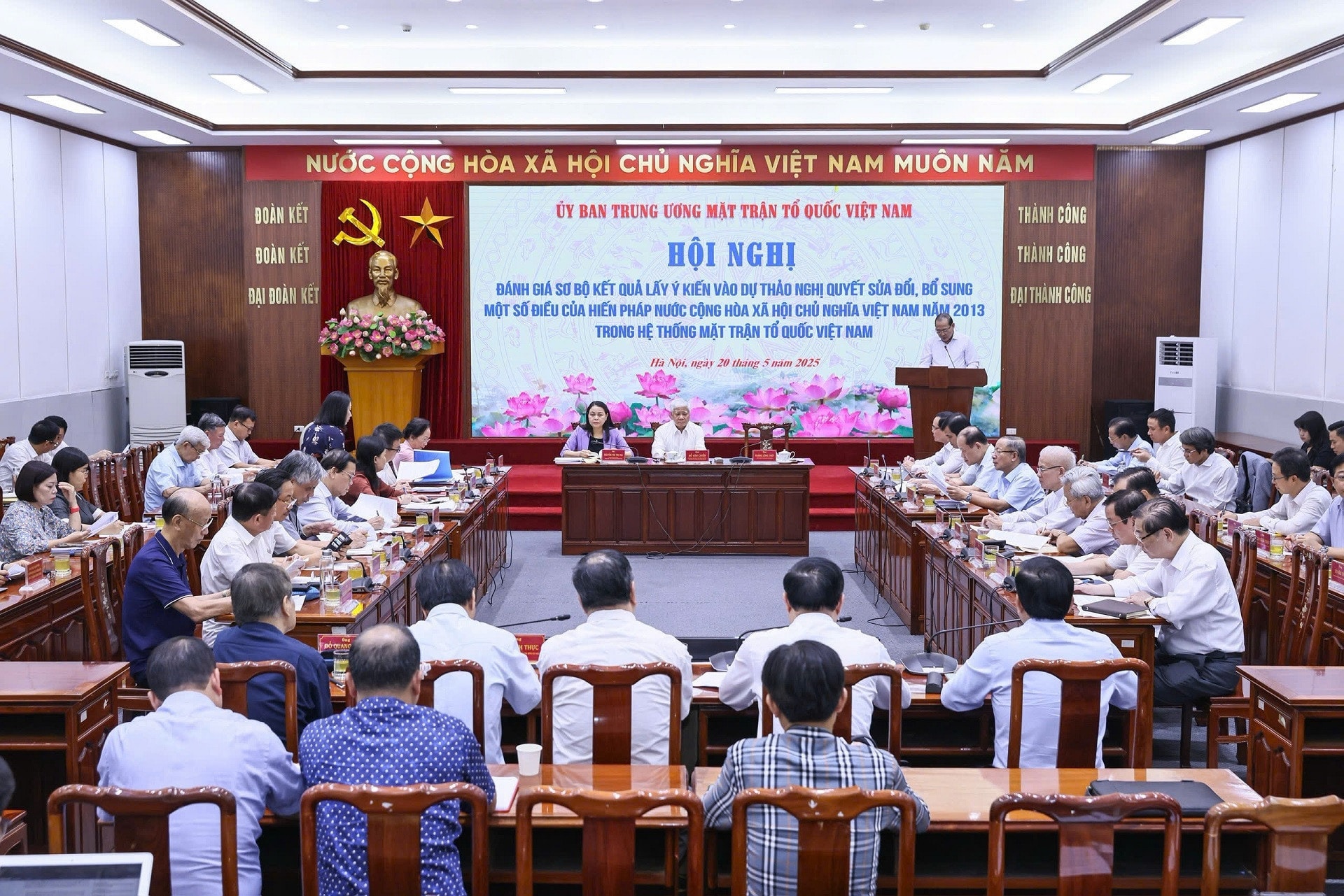 to-chuc-chinh-tri.jpg