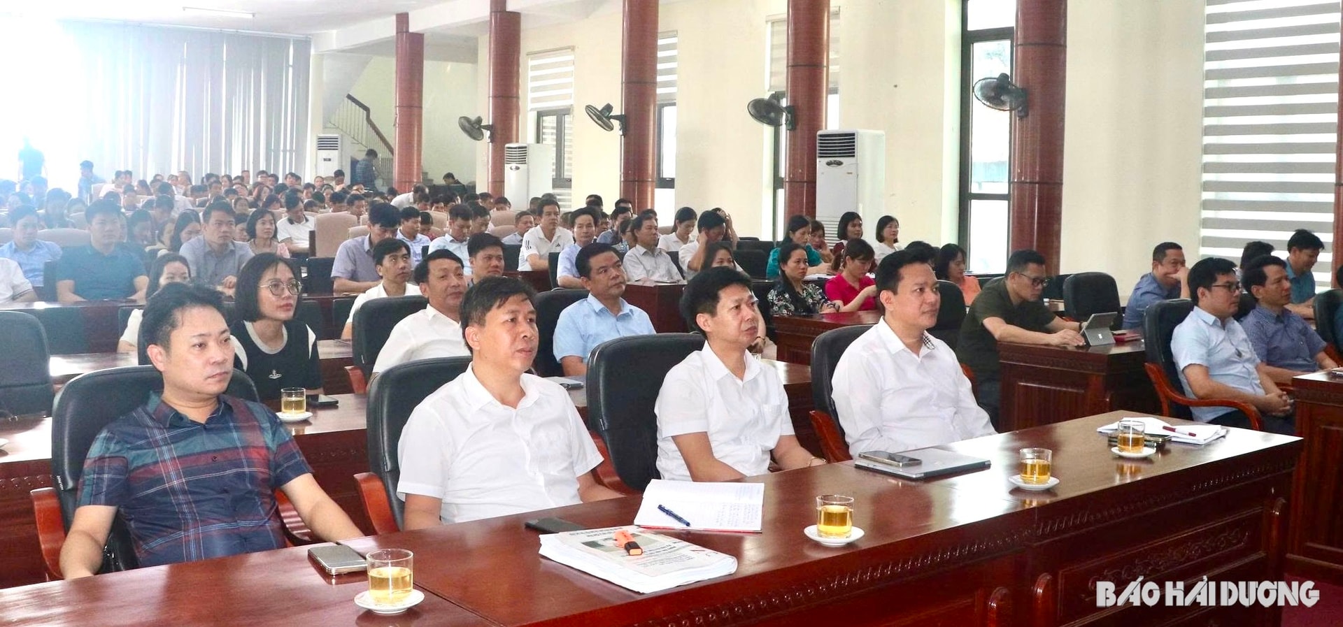 nam-sach(1).jpg