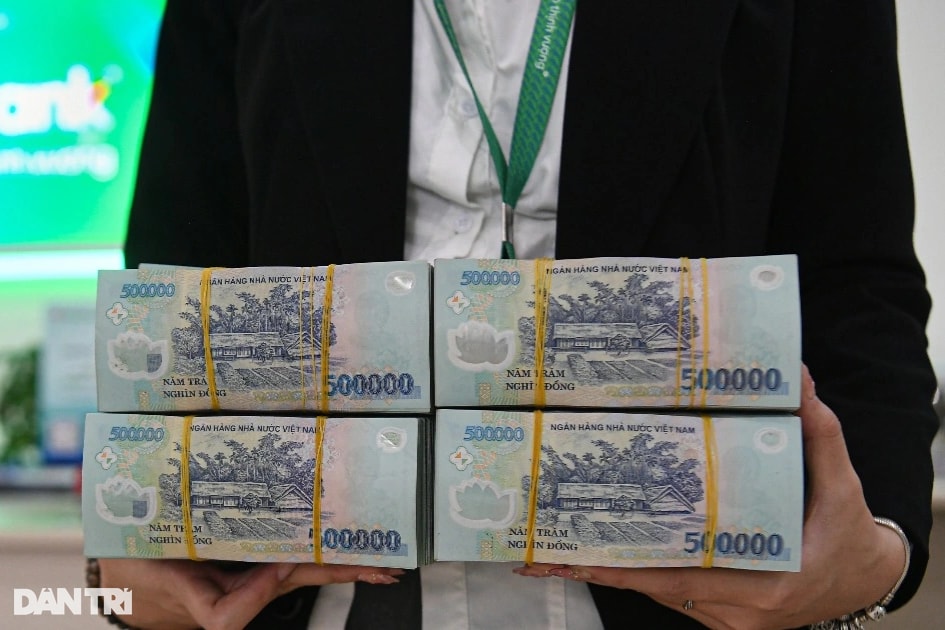Tiền gửi người dân vào ngân hàng tiếp tục lập kỷ lục - 1