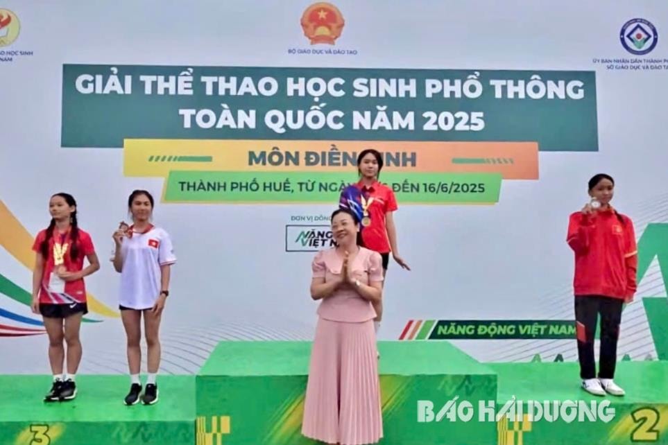 hoc-sinh-kinh-mon(1).jpg