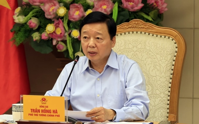 Phó thủ tướng Trần Hồng Hà chủ trì họp về dự án giải phóng mặt bằng tuyến đường sắt tốc độ cao Bắc Nam, chiều 16/6. Ảnh: Minh Khôi