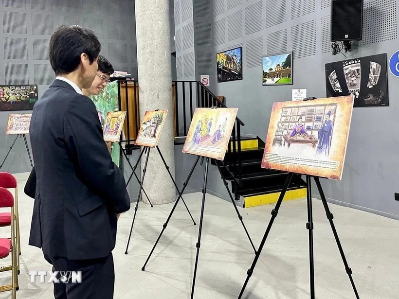 Paintings showcase the landscape of Truc Lam Zen Monastery at the event (Photo: VNA) 