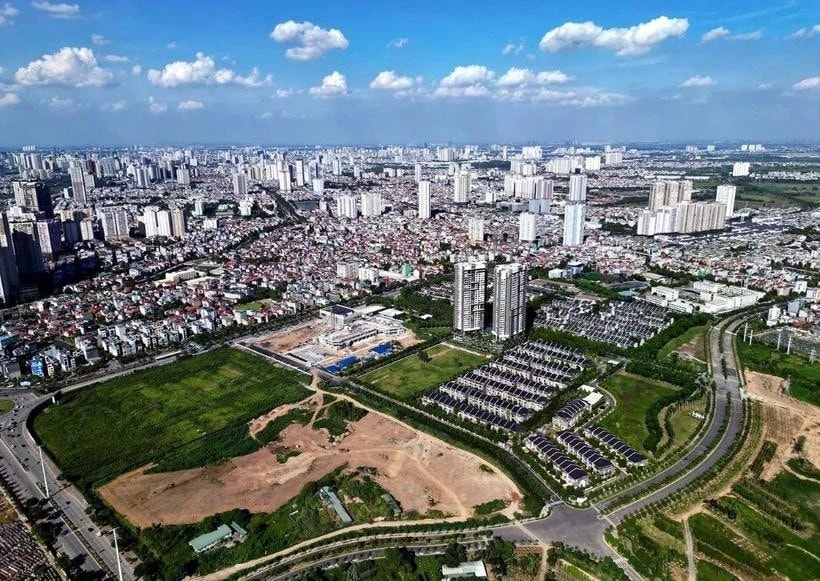 Vietnam is becoming a new hub in the regional supply chain, leading to a sharp increase in demand for industrial real estate, logistics and housing for foreign experts. (Photo: VNA)