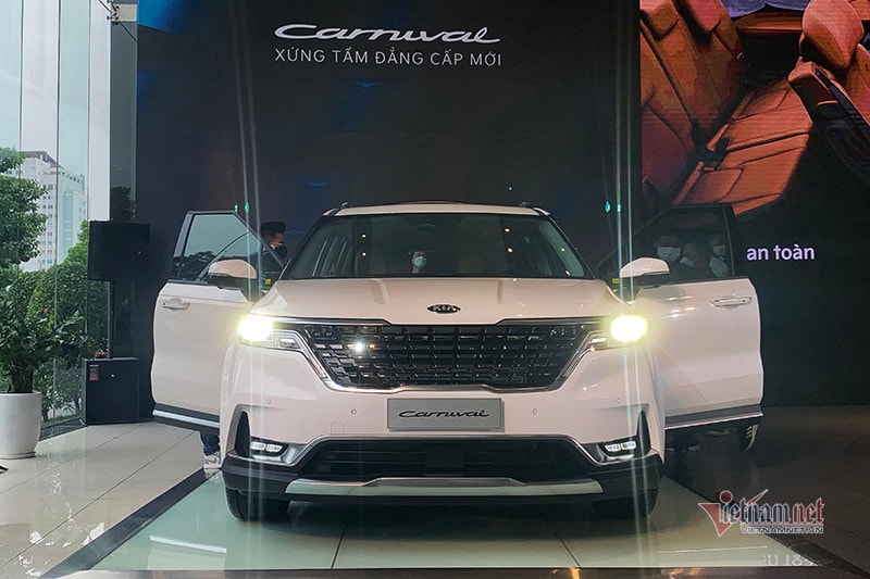 KIA Carnival 2021.jpeg