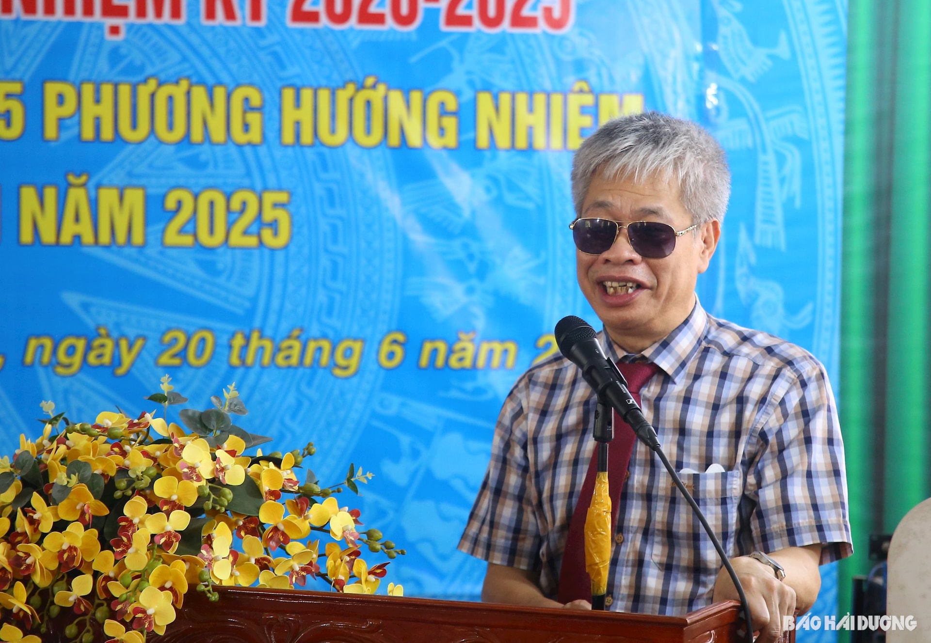 hoi-nguoi-mu2.jpg