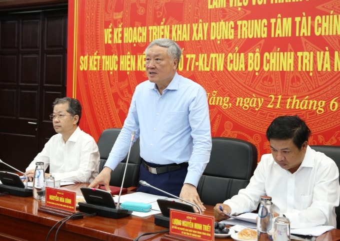 Phó thủ tướng Nguyễn Hòa Bình làm việc với TP Đà Nẵng, ngày 21/6. Ảnh: Nguyễn Hoàng