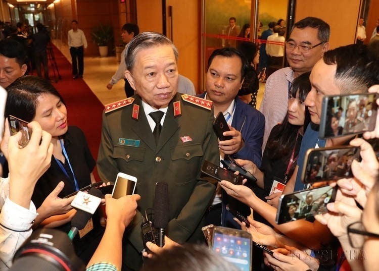 General, Minister of Public Security To Lam answers questions from reporters during a break at the 8th session of the 14th National Assembly. (Photo: VNA)