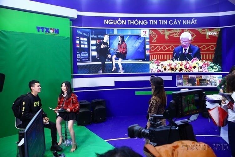 The VNA's booth at the 2019 National Press Festival, with the theme: “The most reliable source of information”, introducing information products of all types such as text news, photo news, television, graphics, mega, published on bulletins, printed newspapers, electronic newspapers, television and multimedia. (Photo: VNA)