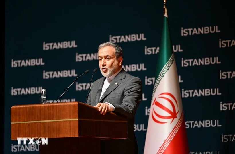 Ngoại trưởng Iran Abbas Araghchi phát biểu tại cuộc họp báo ở Istanbul, Thổ Nhĩ Kỳ, ngày 22/6/2025. (Ảnh: THX/TTXVN)