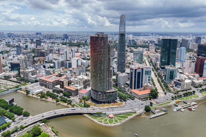 Trung tâm TP HCM nhìn từ sông Sài Gòn , tháng 8/2024. Ảnh: Quỳnh Trần