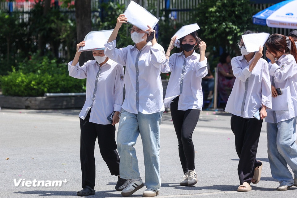 Kỳ thi năm nay được tổ chức tại 2.493 điểm thi với hơn 50.000 phòng thi. Dự kiến, khoảng 200.000 nhân sự được điều động tham gia công tác tổ chức thi. (Ảnh: Hoài Nam/Vietnam+)
