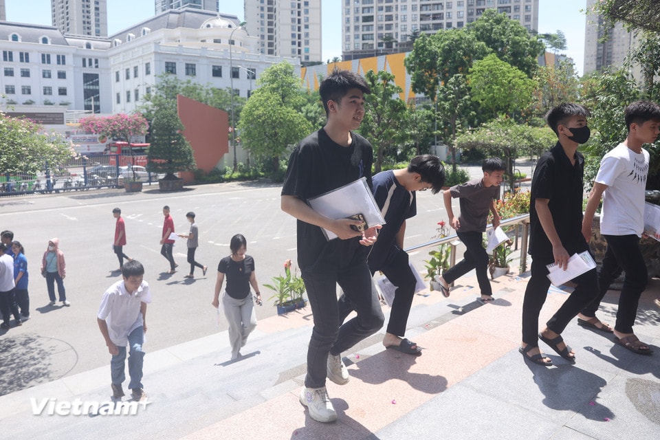 Thí sinh sẽ làm thủ tục dự thi tại phòng thi, đính chính sai sót (nếu có) và nghe phổ biến quy chế thi, lịch thi. (Ảnh: Hoài Nam/Vietnam+)