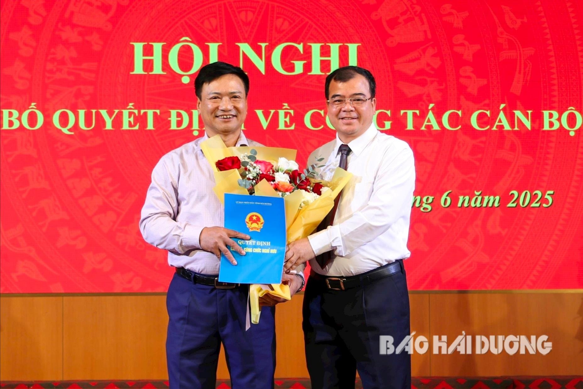 trao-quyet-dinh-ve-huu(1).jpg