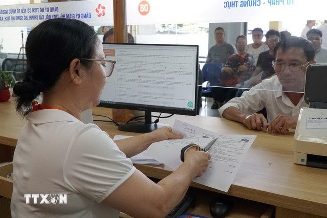 ttxvn-da-nang-nang-cao-chat-luong-phuc-vu-nguoi-dan-khi-van-hanh-chinh-quyen-dia-phuong-2-cap-2506.jpg