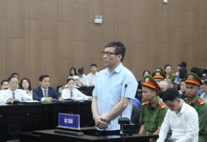 Bị cáo Lê Duy Thành trả lời xét hỏi. Ảnh: Ngọc Thành