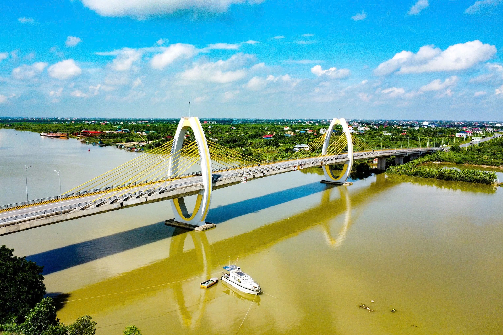 CầuQuang Thanh kết nối giữa thành phố Hải Phòng và tỉnh Hải Dương.