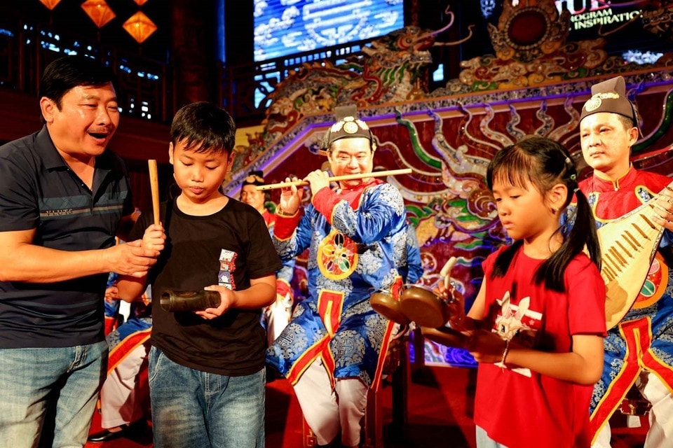 As UNESCO-recognised Intangible Cultural Heritage, Nha Nhac draws special attention from visitors. (Photo: VNA)