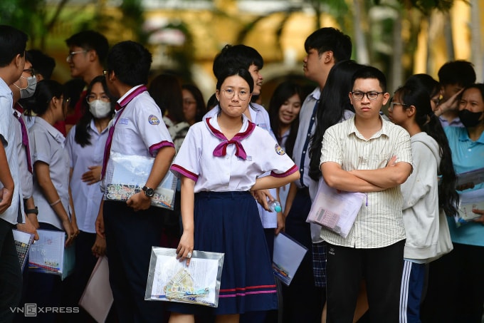 Thí sinh thi tốt nghiệp tại trường THPT Trưng Vương, TP HCM, ngày 26/6. Ảnh: Thanh Tùng