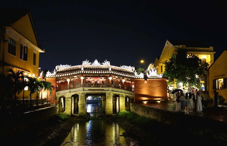 Chua Cau or the Japanese Covered Bridge, a symbol of Hoi An, stands as a testament to the unique cultural fusion of Vietnam, China, and Japan from the town’s trading port era. (Photo: Nhat Anh - VNA)