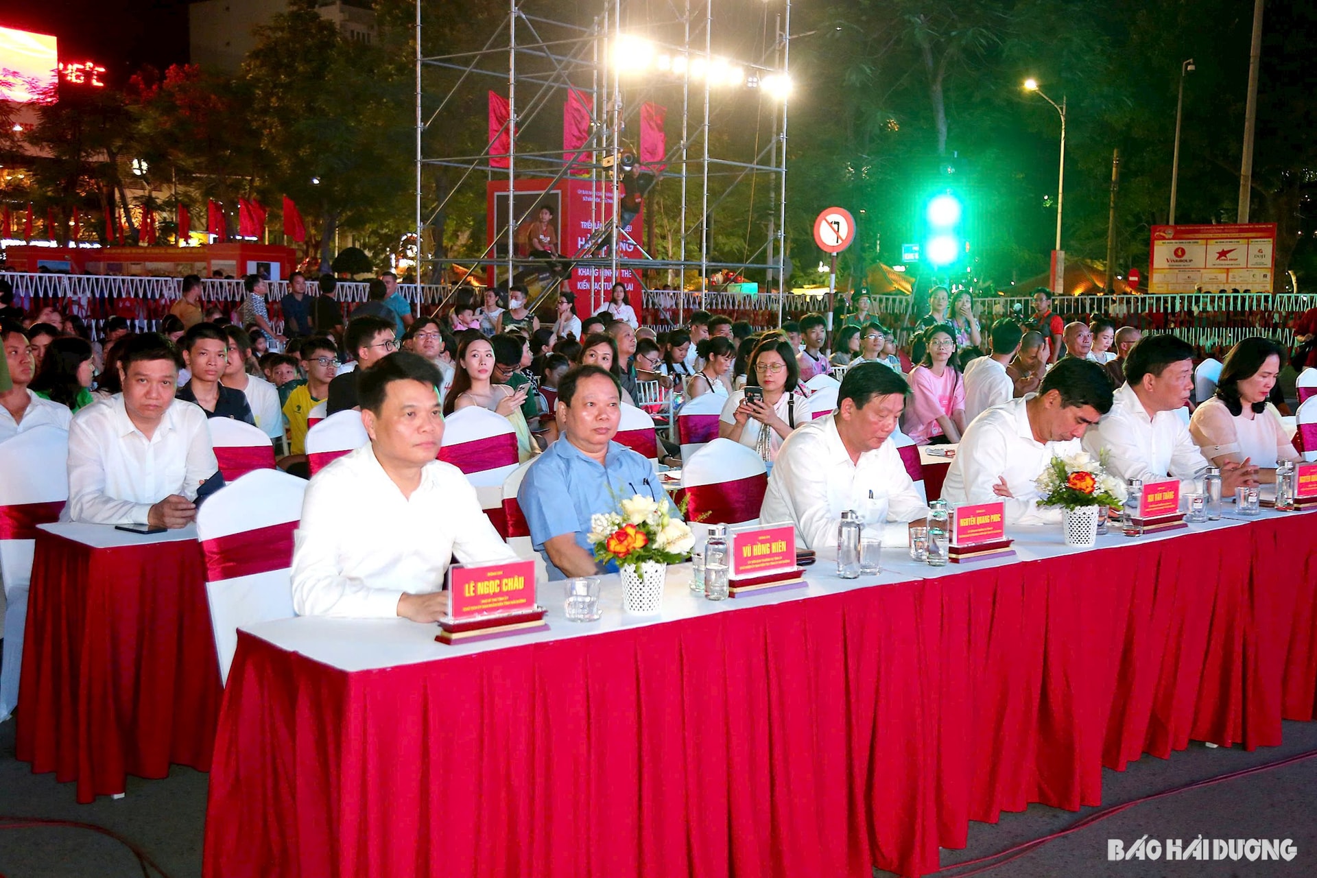 អ្នកតំណាង-in-hai-phong-2.jpg