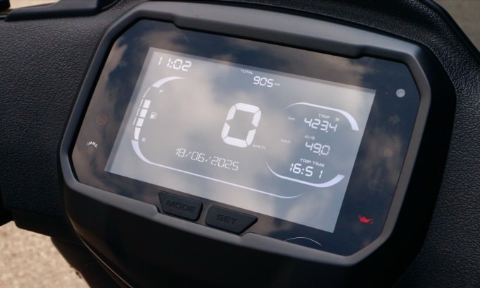 Mức tiêu thụ xăng trung bình 49 km/lít được ghi nhận trong quãng đường di chuyển 423 km. Ảnh: Hồ Tân