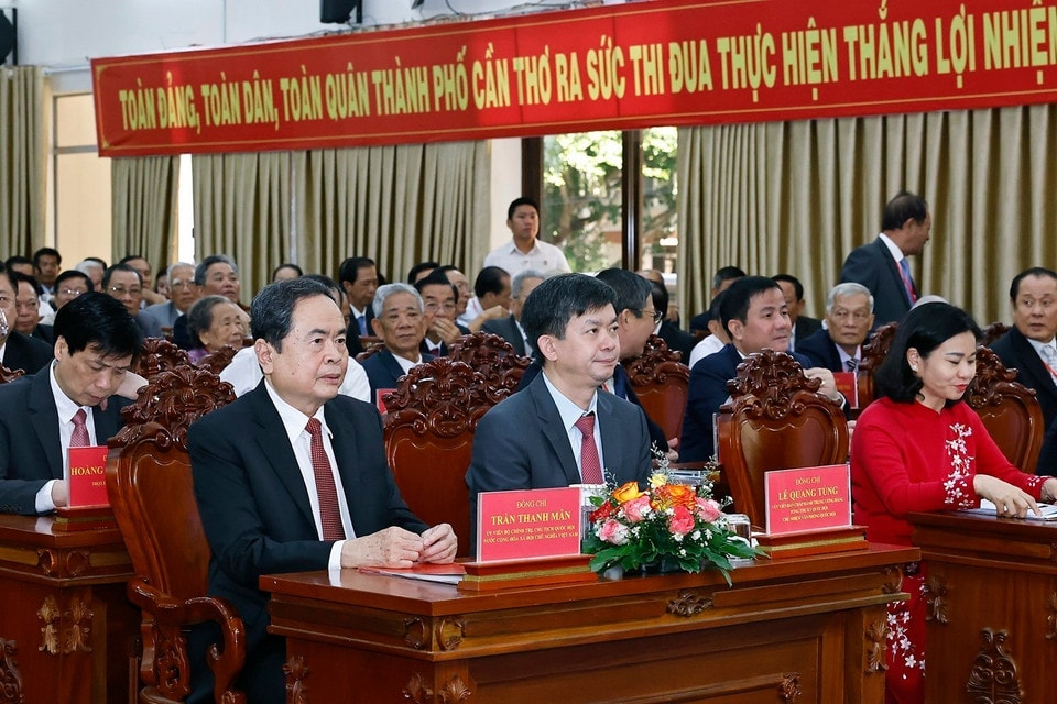National Assembly Chairman Tran Thanh Man and delegates at the announcement ceremony. (Photo: VNA)