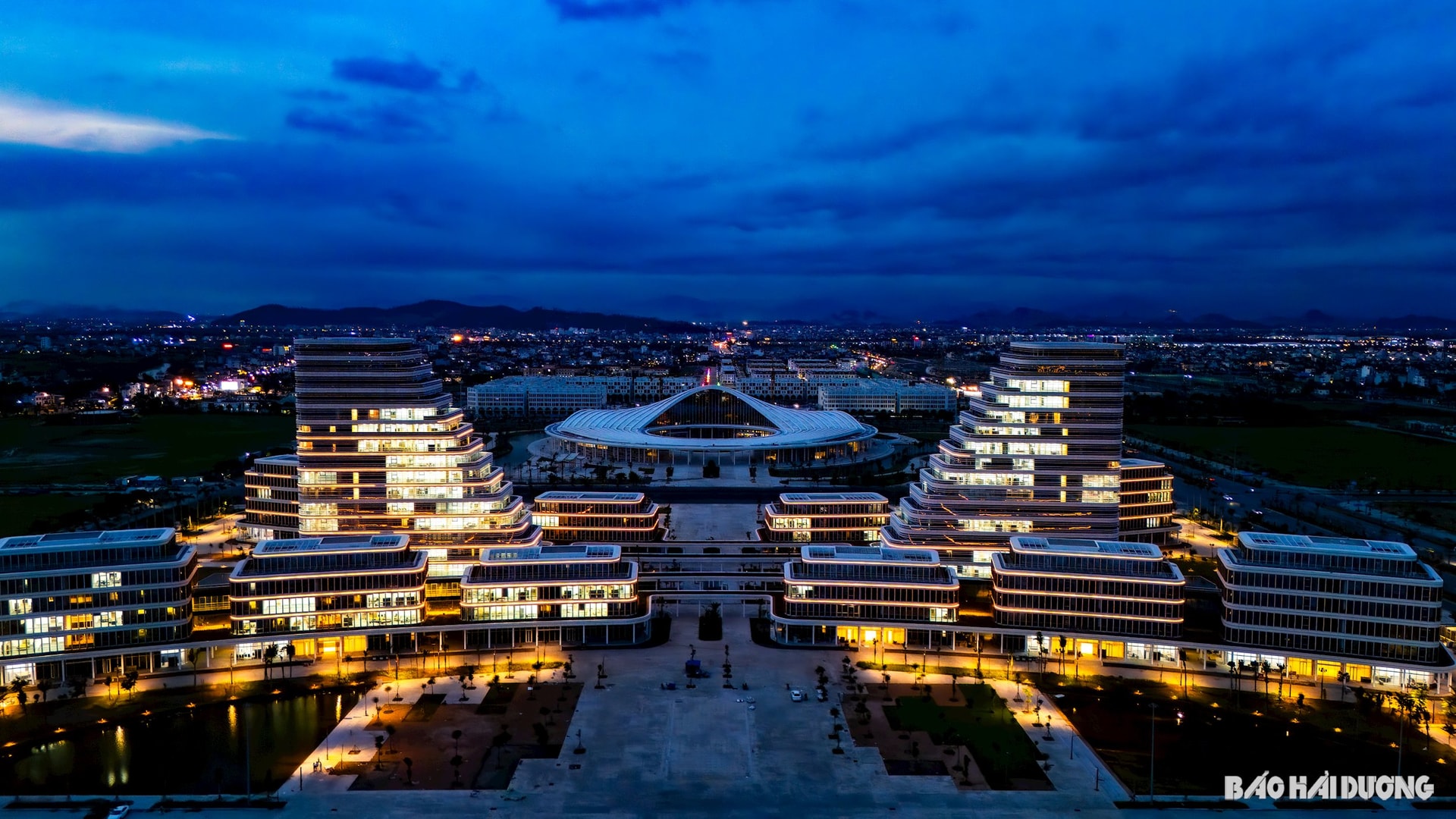 trung-tam.jpg