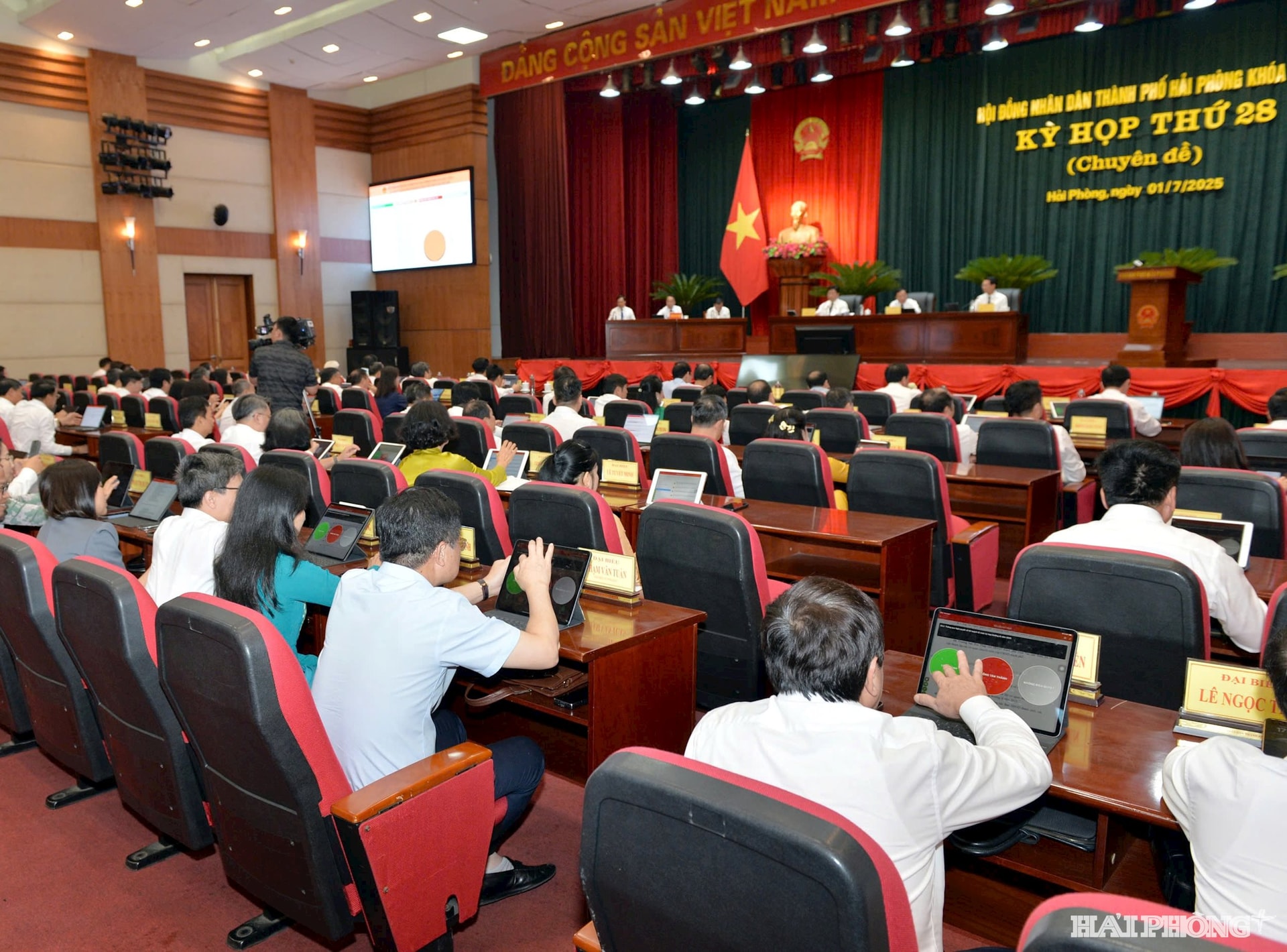 bieu-quyet.jpg