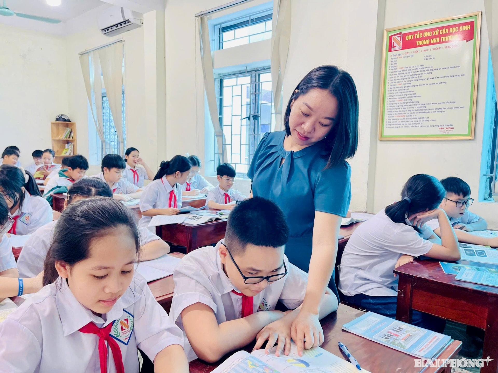 Cô San luôn đồng hành, gần gũi với học sinh