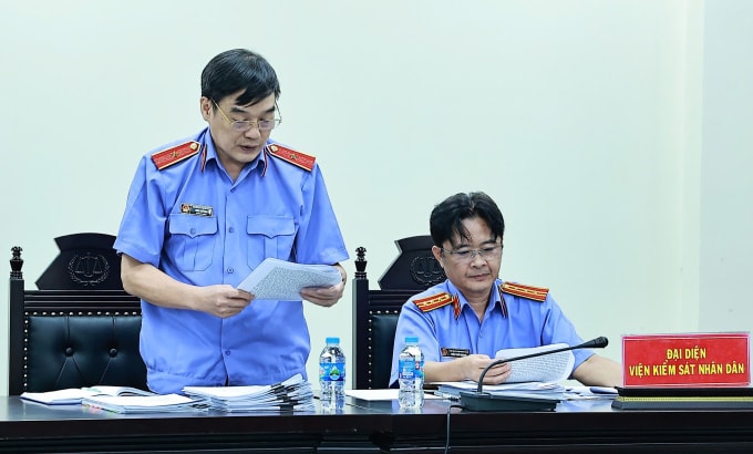 Đại diện vKSND Hà Nội thực hành quyền công tố tại tòa. Ảnh: Danh Lam