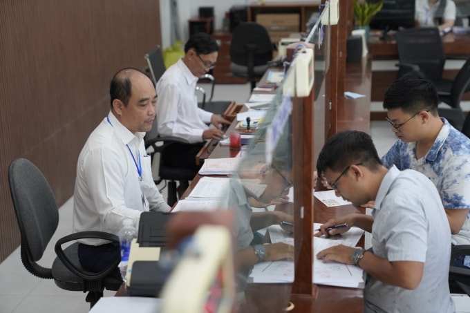 Công chức phường Hải Châu, trung tâm TP Đà Nẵng làm việc tại Trung tâm phục vụ hành chính công, tháng 6/2025. Ảnh: Nguyễn Đông