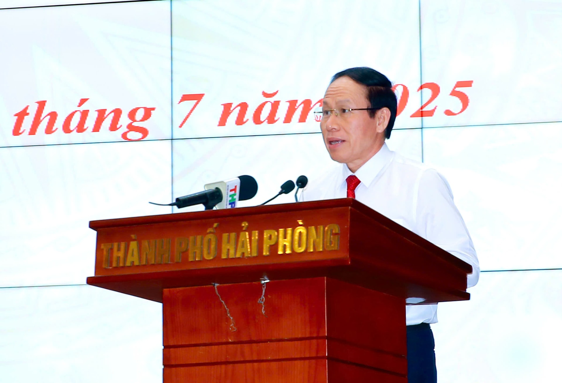 le-tien-chau(1)-0c6f6362a6001a90fb0605f1b7e0a4a9.jpg