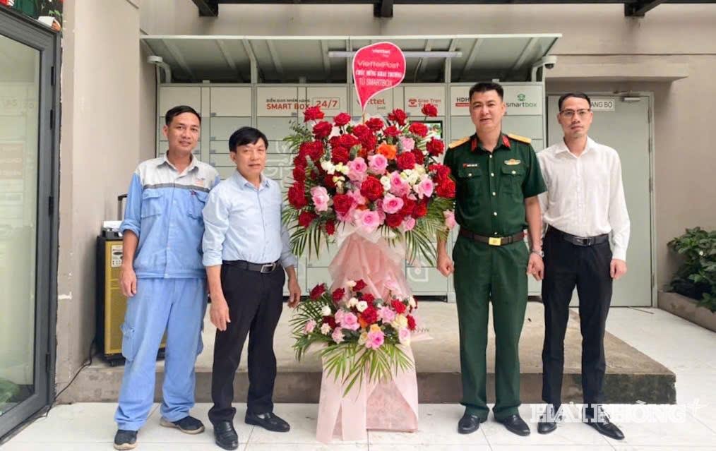 tu-giao-nhan-hang-thong-minh-viettel-post-2(2).jpg