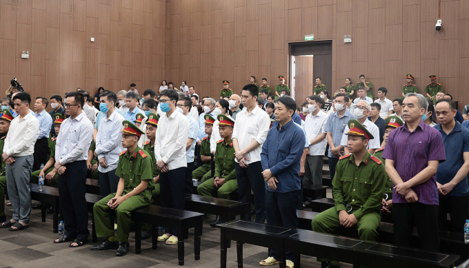 30 trong 41 bị cáo là cựu lãnh đạo, cán bộ các tỉnh, trong đó Vĩnh Phúc có 15 người. Ảnh: Danh Lam