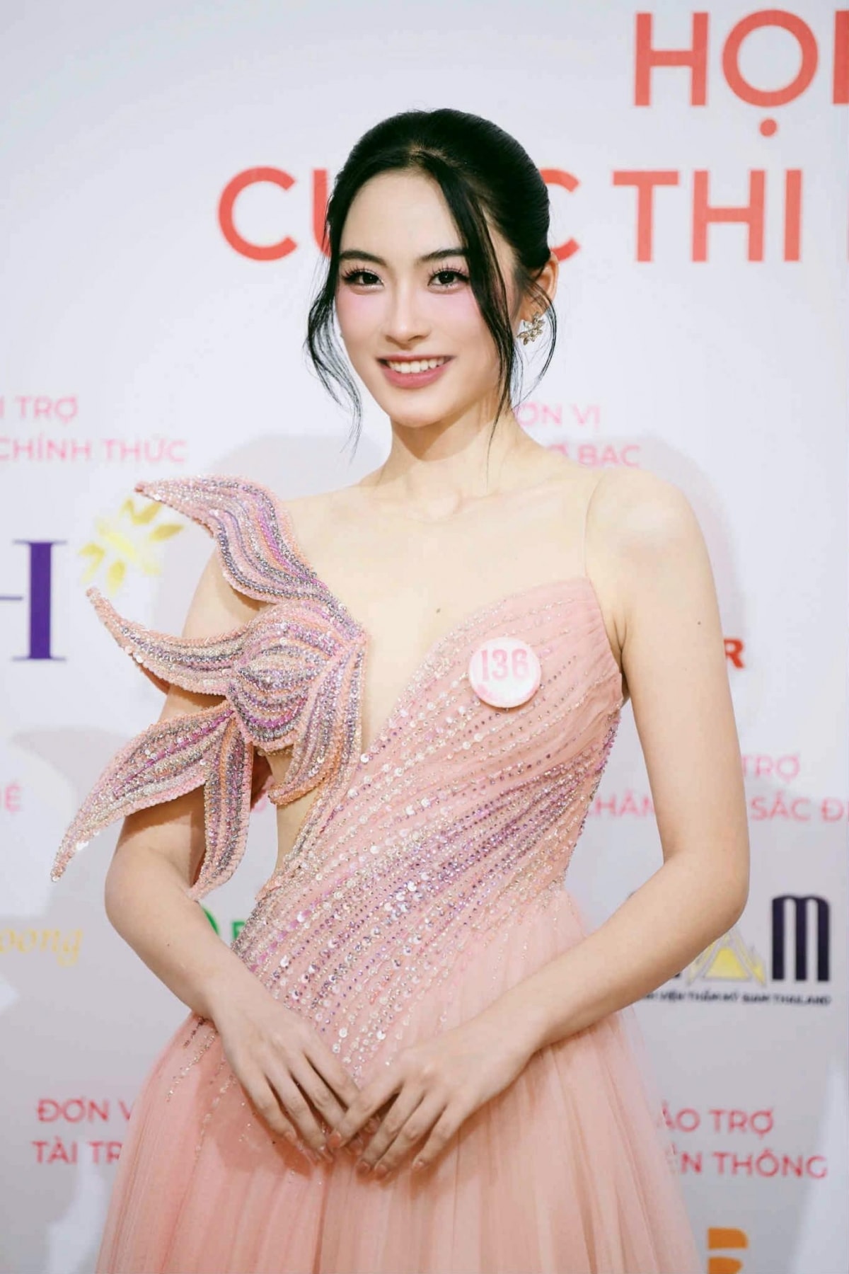 nhan sac ngot ngao cua A hau que hai phong coi mai phuong thuy la than tuong hinh anh 5
