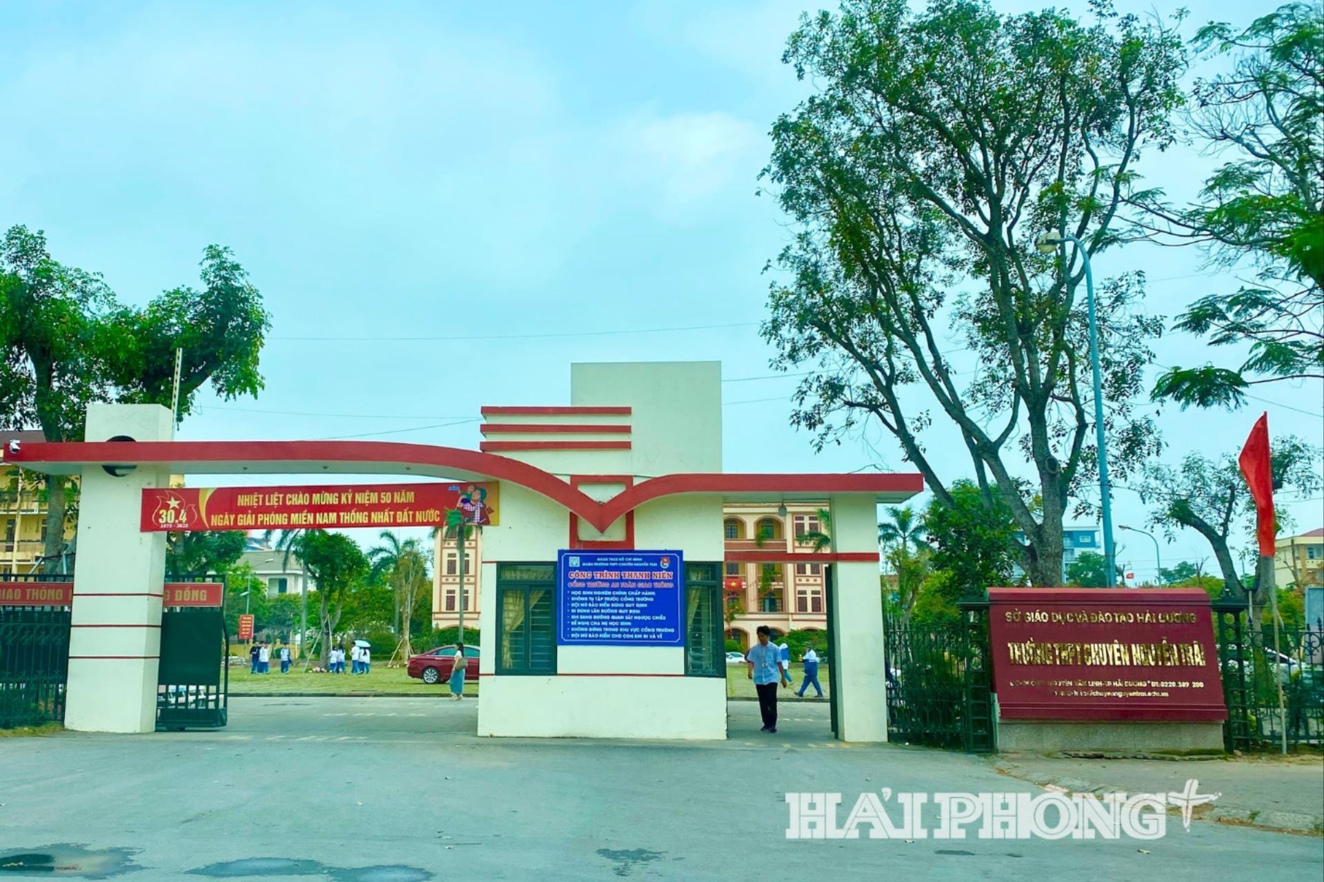 truong-thpt-chuyen-nguyen-trai-2(1).jpg