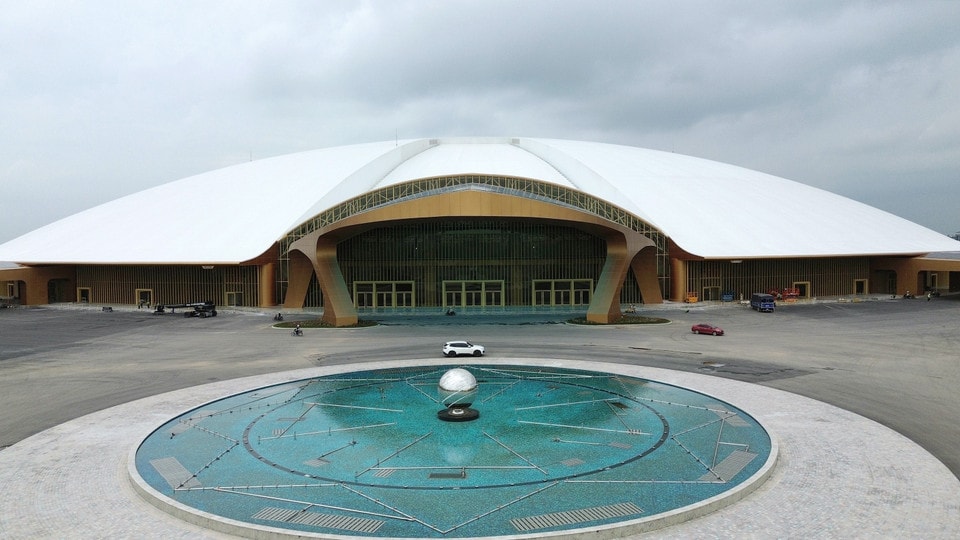 The musical fountain in front of the Kim Quy Exhibition Hall will be lit up at night. (Photo: VNA)