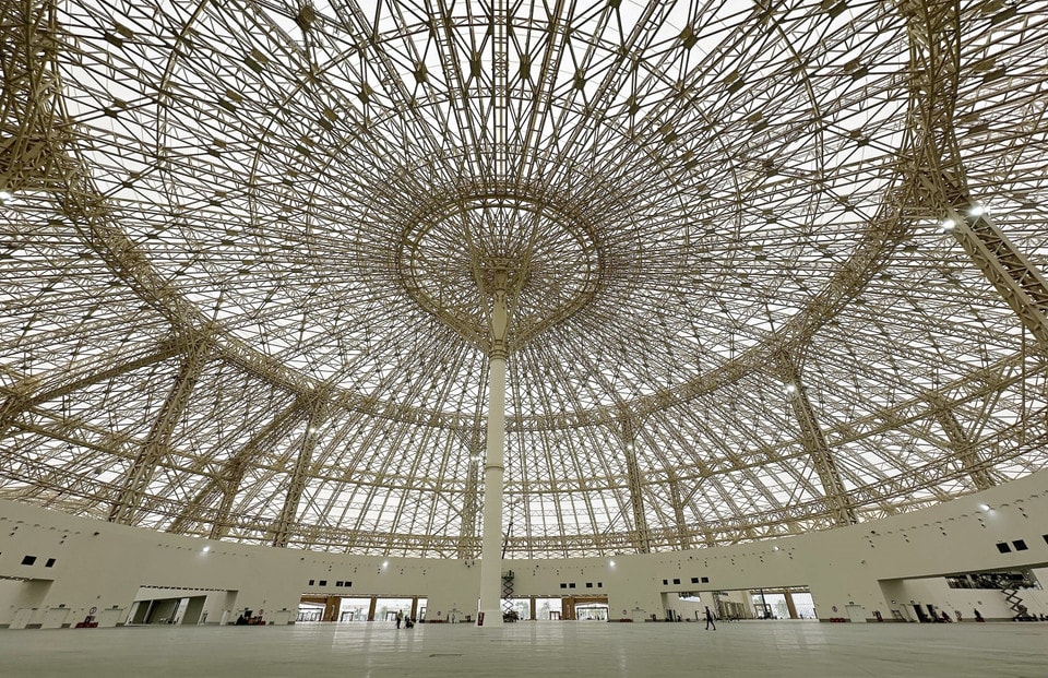 The dome of Kim Quy Exhibition Hall features a striking steel structure weighing 24,000 tonnes. (Photo: VNA)