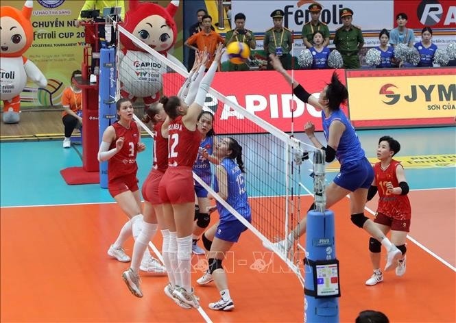 Vietnamese and Russian players in the final match of VTV Ferroli Cup 2025. (Photo: VNA)