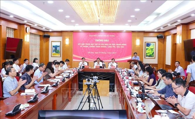 cong-ty-zholding.jpg