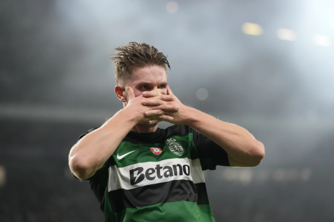 Viktor Gyokeres mừng bàn trong trận Sporting thắng Man City 4-1 tại Lisbon, Bồ Đào Nha ngày 5/11/2024. Ảnh: AP