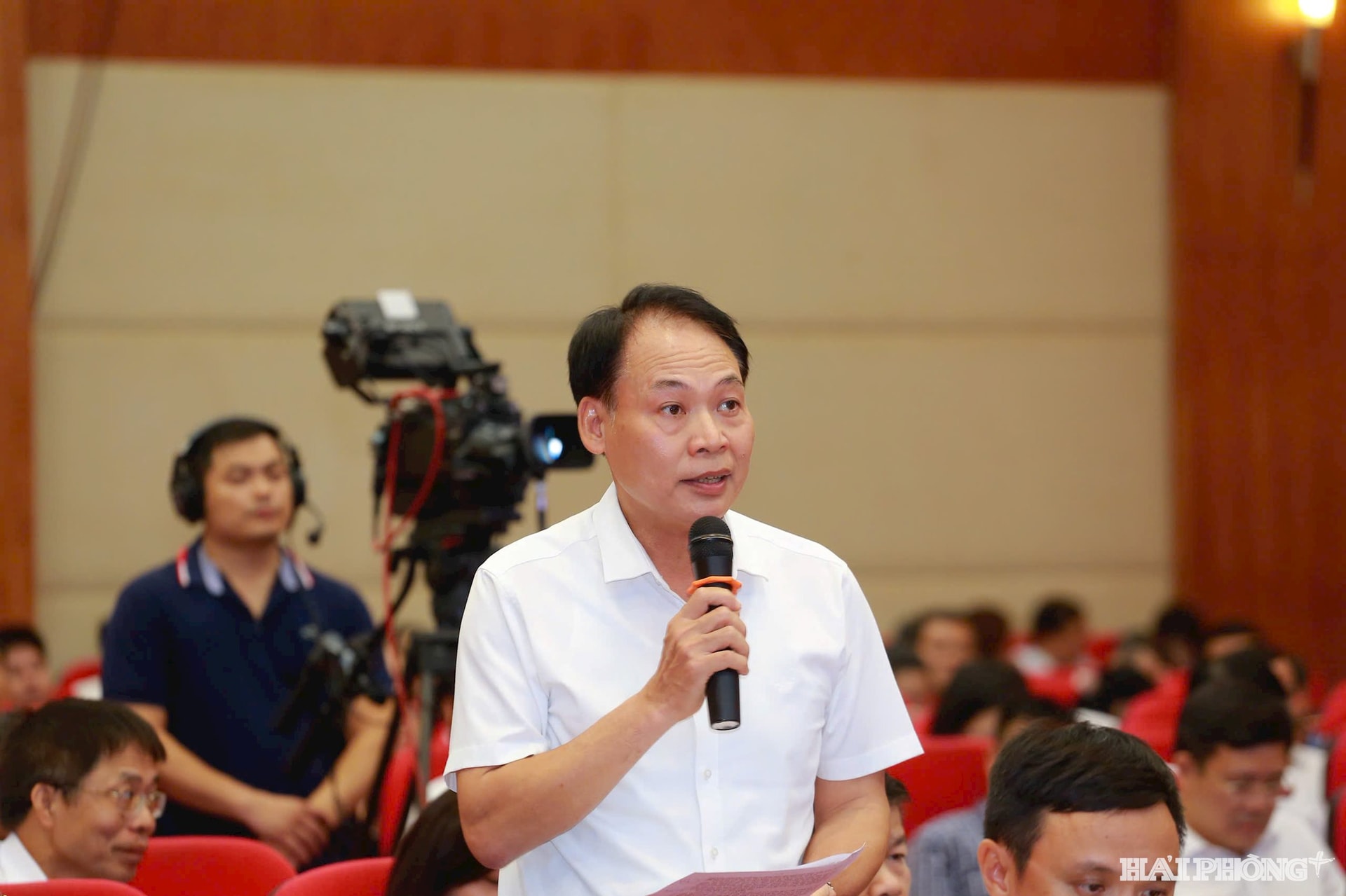 dai-bieu-9.jpg