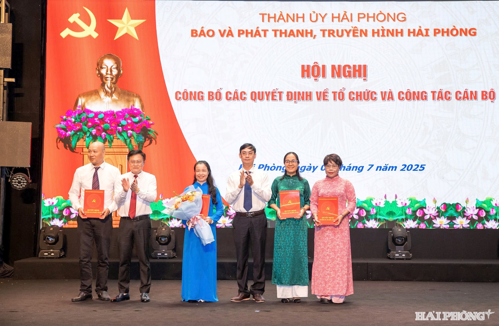 gen-h-z6787515254810_bc6c7aab6cd8a353a51147c313d01ae0.jpg