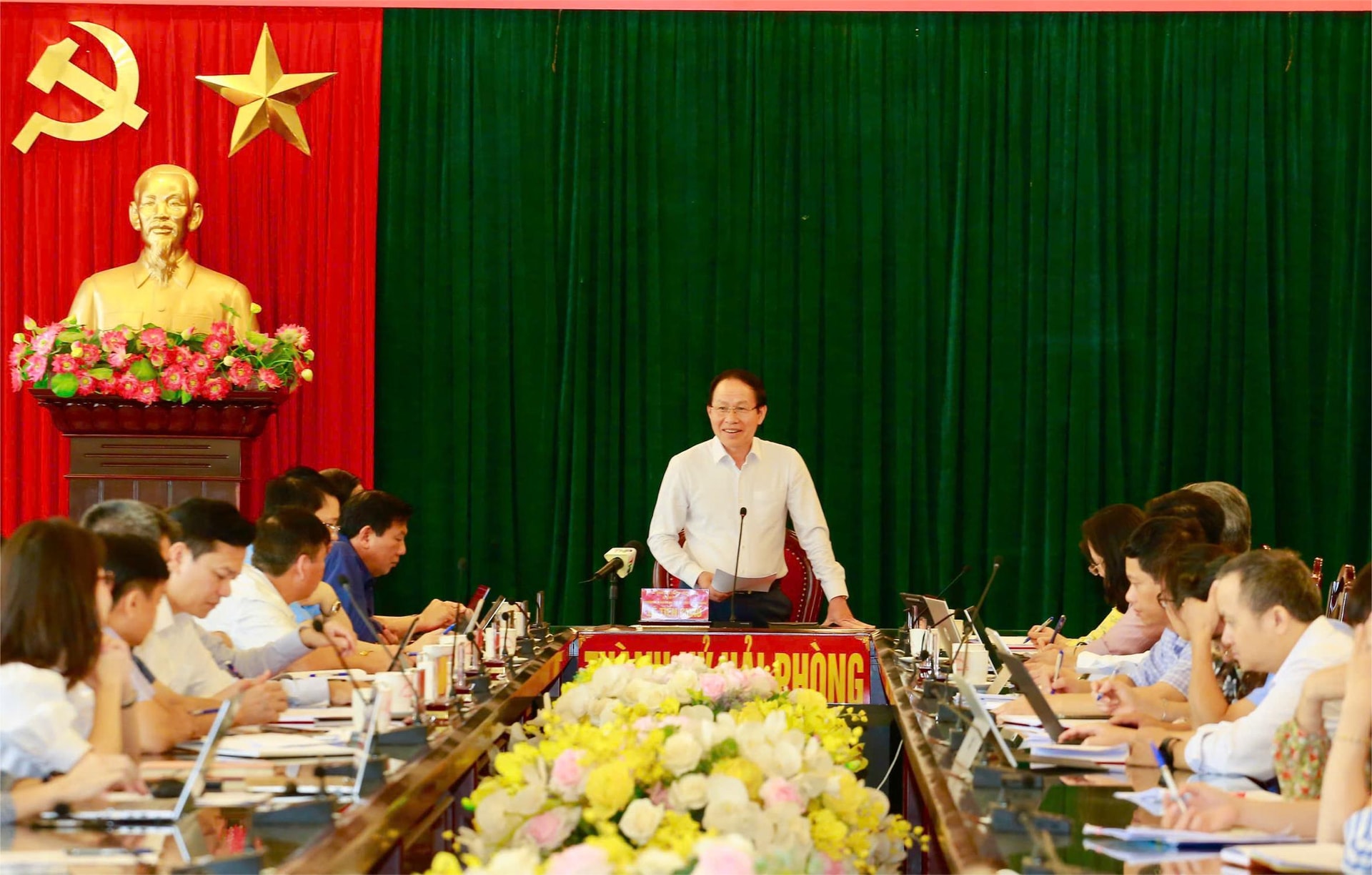 gen-o-bi-thu-phat-bieu.jpg