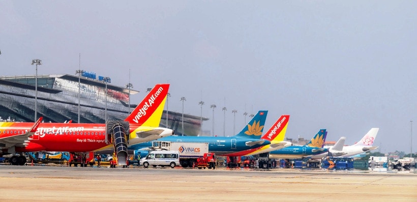 Máy bay của các hãng hàng không Việt Nam tại Cảng Hàng không quốc tế Nội Bài. (Ảnh: PV/Vietnam+)